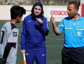 صور.. ياسمين نيروخ أول سيدة حكما لمباريات كرة القدم فى فلسطين