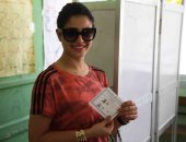 فيديو وصور.. الفنانة منة فضالى تدلى بصوتها بـ6 أكتوبر وتدعو للمشاركة