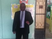 المدير الفنى لفريق الرجاء يدلى بصوته فى الانتخابات الرئاسية بالمعادى