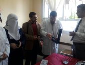 توقيع الكشف الطبى على رئيس لجنة بالدقهلية بعد شعوره بالإرهاق