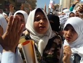 صور.. مسير حاشدة للطالبات بشوارع كفر الشيخ وطالبة ترتدى أفرول الصاعقة