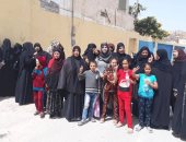 صور .. طوابير من السيدات المنقبات أمام اللجان الانتخابية فى مطروح