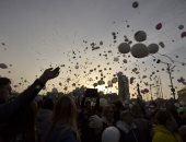 صور.. إطلاق آلاف البالونات فى سماء روسيا لتأبين ضحايا حريق المركز التجارى
