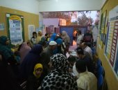 صور.. السيدات وكبار السن يتصدرون المشهد الانتخابى فى الوادى الجديد