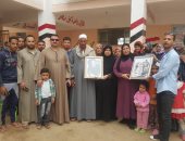 والدا شهيد يدليان بصوتيهما فى لجنة بمدرسة تحمل اسم نجلهما جنوب بنى سويف