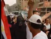 فيديو.. أهالى بولاق الدكرور يحتفلون أمام اللجان على أنغام "قالوا إيه"