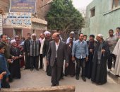 بالصور.. النائب يونس الجاحر يواصل جولته بديروط لحث المواطنين على المشاركة