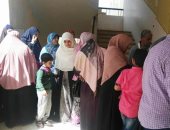 صور.. قرية الرائد الشهيد عمرو خالد حسين تحتشد للتصويت فى الانتخابات بالغربية