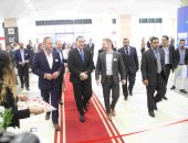 صور.. وزير الإسكان أثناء تفقده معرض "سيتى سكيب": القطاع العقارى قاطرة التنمية