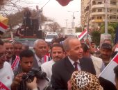 صور.. محافظ القليوبية يتقدم مسيرة ببنها للحث على المشاركة بالانتخابات