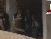 وزير الدفاع يصافح الناخبين بإحدى اللجان الانتخابية بالقليوبية