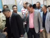 صور.. سكرتير مساعد محافظة الإسماعيلية يتابع سير الانتخابات بمدينة فايد