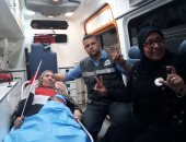 صور.. مواطنون يصرون على التصويت فى الانتخابات داخل سيارات الإسعاف