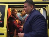 فيديو.. رئيس لجنة بطنطا يخرج لمريضة حضرت فى سيارة إسعاف للإدلاء بصوتها