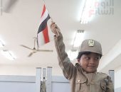 الأطفال يزينون العرس الانتخابى.. العائلات تصطحب أطفالها إلى لجان التصويت.. أهالى: مشاركة الأبناء فى الكرنفالات الوطنية يعمق الانتماء فى نفوسهم ويدربهم على المشاركة السياسية