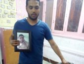 شقيق الشهيد محمد صلاح يدلى بصوته فى الانتخابات الرئاسية بأسيوط "صور"