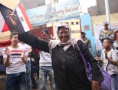 الناخبون يرقصون أمام لجان انتخابات الزيتون على الأغانى الوطنية