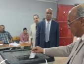 انتخابات الرئاسة 2018.. رئيس هيئة قضايا الدولة يدلى بصوته الانتخابى فى الدقى