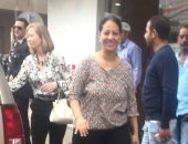 عضوة بالوفد الأمريكى لمتابعة الانتخابات الرئاسية تتفقد لجان حلوان