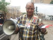 فيديو وصور.. مواطن بإمبابة يدعو الشعب للمشاركة فى الانتخابات