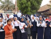 صور.. إقبال لافت على لجان الجناين بالسويس وطلاب يحتفلون على أنغام تسلم الأيادى