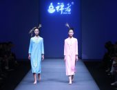 سواريه وكاجوال فى عروض أزياء أسبوع الموضة الصينى
