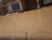 شكوى من غرق شوارع كفر طهرمس بمياه الصرف الصحى