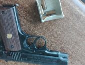 ضبط طبنجة صوت داخل حقيبة راكب بمطار برج العرب قبل سفره للإمارات