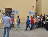صور.. توافد الطلاب المصريين فى السعودية على لجان الامتحانات