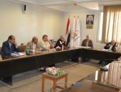 نائب رئيس جامعة أسيوط يلتقى أعضاء مجلس النواب فى معهد جنوب مصر للأورام