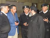 صور.. مدير أمن الإسماعيلية يتفقد الخدمات المعينة على كنيسة الأنبا بيشوى