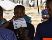 فرز أصوات الناخبين بالانتخابات الرئاسية فى سيراليون (صور)