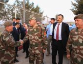  "بجاحة أردوغانية".. رئيس تركيا يرتدى الزى العسكرى على حدود سوريا "صور"