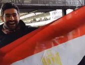 شاهد.. جمهور ليفربول يرفع علم مصر بالمدرجات ويغنى لـ محمد صلاح
