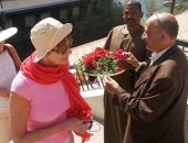 صور.. وصول 69 سائحا أجنبيا إلى مرسى البلينا بسوهاج لزيارة المنطقة الأثرية