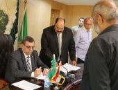 محافظ الفيوم يوجه بسرعة رفع كافة التعديات على المجارى المائية