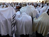 صور.. آلاف اليهود يحتشدون فى القدس لحضور صلاة "كوهانيم" بمحيط الجدار الغربى