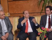 صور.. رئيس جامعة أسيوط يلتقى مساعد وزير الخارجية الأسبق وأحمد المسلمانى