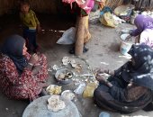 100 أسرة بقرية الحريدية بسوهاج يعيشون فى عشش بوص ويطالبون المساعدة.. فيديو وصور