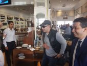 صور.. أحمد السقا يصل مطار محمد الخامس لتكريمه بـ"كازا آرت"