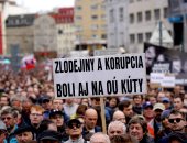 صور.. 40 ألف متظاهر يتجمعون فى سلوفاكيا للمطالبة بإقالة رئيس الشرطة