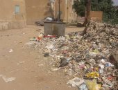 اضبط مخالفة.. القمامة تحاصر مبنى التأمين الصحى بالمنشأة سوهاج
