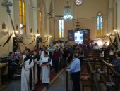 صور.. أقباط أسيوط يحتفلون بالجمعة العظيمة فى ختام أسبوع الآلام