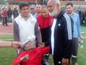 شاهد.. مختار مختار يواسى مشجعا من ذوى الاحتياجات الخاصة بعد دخوله فى نوبة بكاء