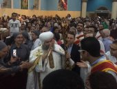 فيديو وصور.. أسقف أسيوط يترأس قداس عيد القيامة المجيد بمشاركة آلاف الأقباط