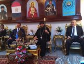 صور.. محافظ أسيوط يهنىء الأقباط فى الكنائس بعيد القيامة المجيد
