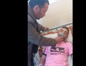 فيديو.. إصابة فلسطينى بتشنجات عصبية لاستنشاقه قنابل غاز الاحتلال الإسرائيلى