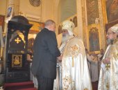 محافظ الجيزة يزور الكنيسة الانجيلية ومطرانية الجيزة للتهنئة بعيد القيامة