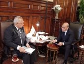 وزير الزراعة يبحث مع محافظ الشرقية التيسير على مزارعى المحافظة خلال موسم القمح