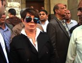 محمد سعيد محفوظ ونجوى إبراهيم أول الحضور فى جنازة الإعلامية آمال فهمى (صور)